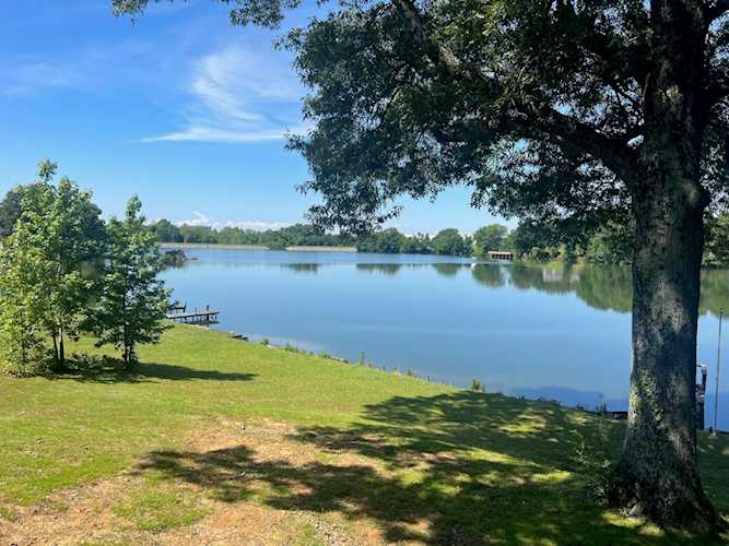 8611 W Lake Shore Dr Southaven, MS 38671