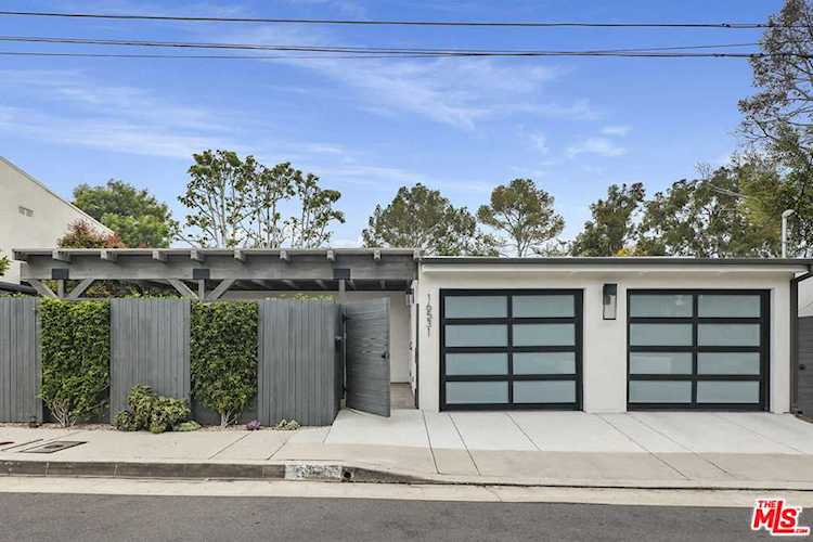 16531 Las Casas Place Pacific Palisades, CA 90272