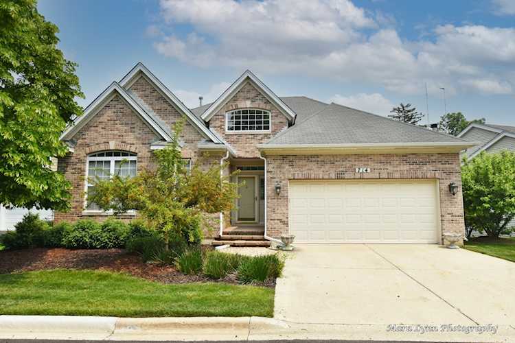 714 Viewpointe Dr St. Charles, IL 60174