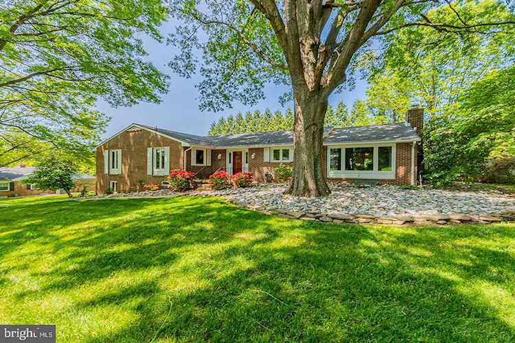 111 Quaker Hill Ln Hockessin, DE 19707