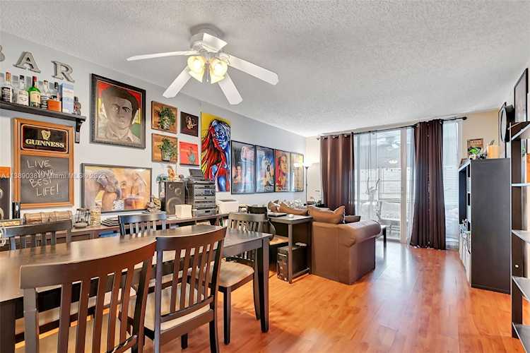 9235 Lagoon Pl #112 Davie, FL 33324