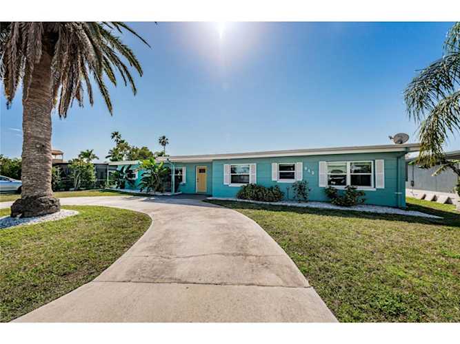 945 182nd Ave E Redington Shores, FL 33708