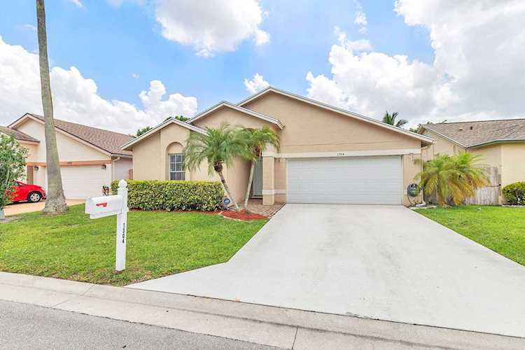 1304 Waterway Cove Drive Wellington, FL 33414