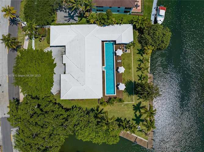 1261 S Alhambra Cir Coral Gables, FL 33146