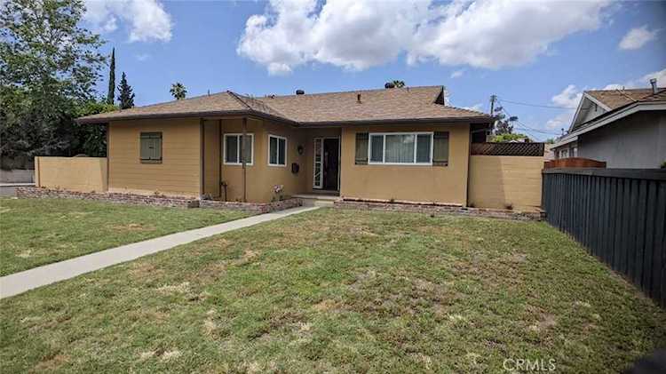21923 Arminta St Canoga Park, CA 91304