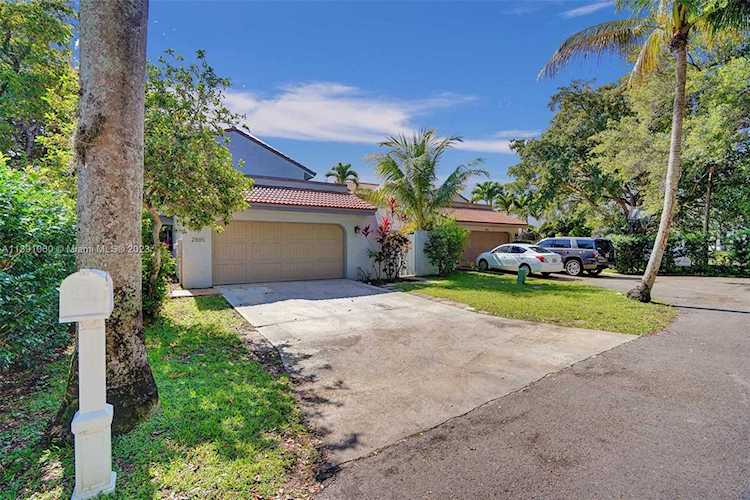 2885 Begonia Way Cooper City, FL 33026