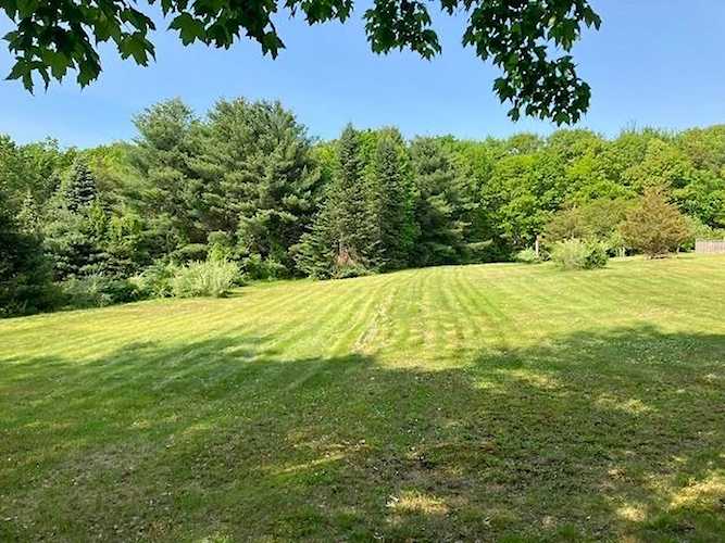 35 Deerfield Rd Nottingham, NH 03290