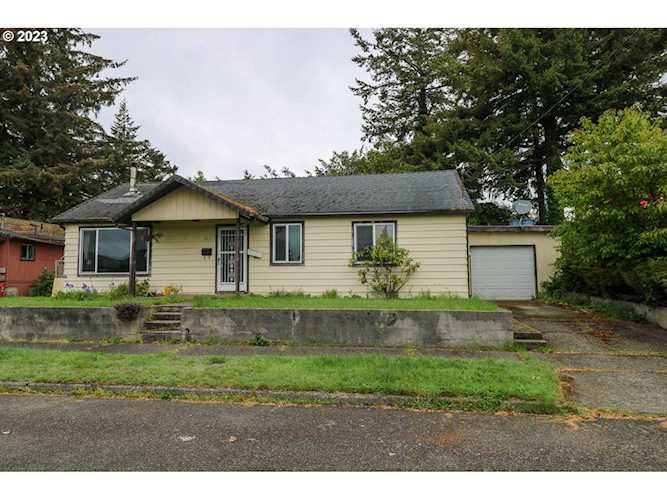 522 N Wall ST Coos Bay, OR 97420 | MLS 23232872 Photo 1