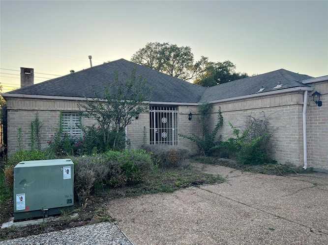 418 Fox Briar Ln Sugar Land, TX 77478