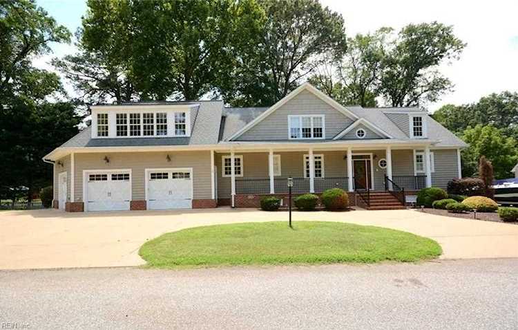 626 Snug Harbor Ln Newport News, VA 23606