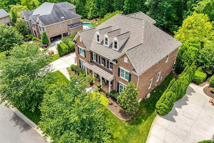 1025 Westbury Dr Matthews, NC 28104