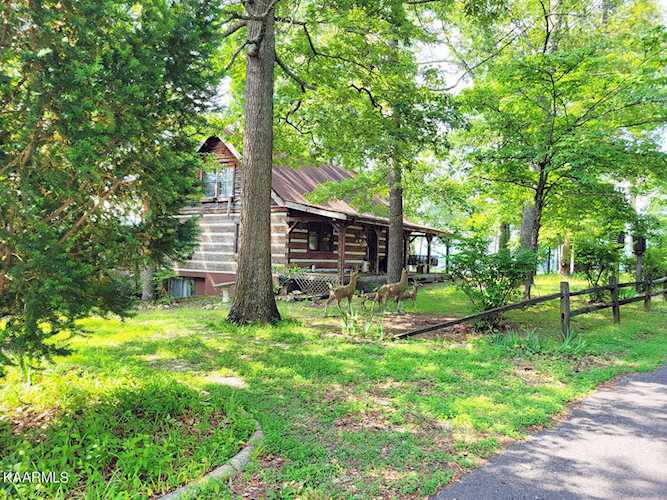 2223 Clover Way Dandridge, TN 37725