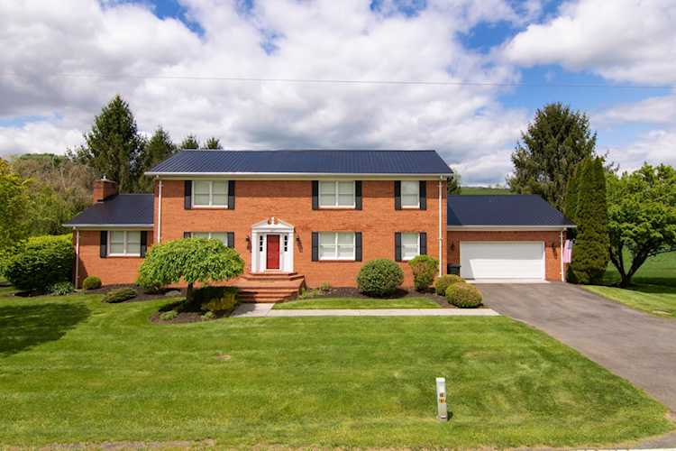 337 Houfnaggle Rd Lewisburg, WV 24901