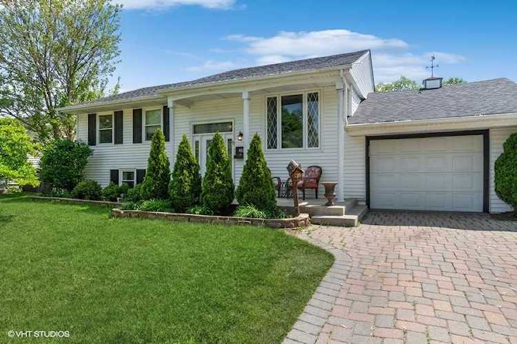 411 Concord Dr Streamwood, IL 60107