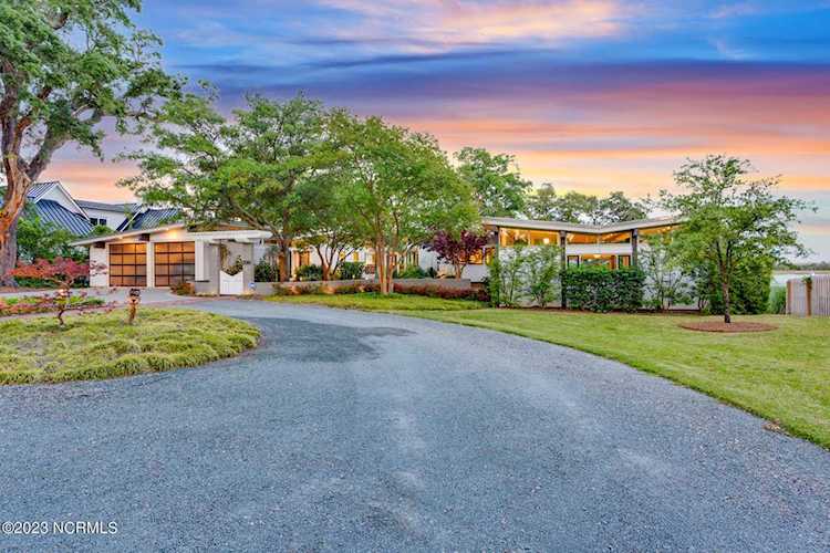 Real Estate & property in Wilmington NC at 2010 Deep Creek Run the latest price of $6,382,250 in Zipcode 28411 Photo 1