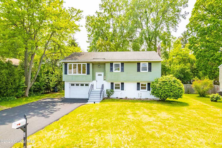18 Barker St Albany, NY 12205