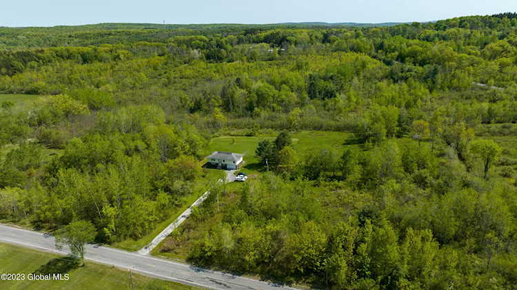 1641 Township Rd Altamont, NY 12009