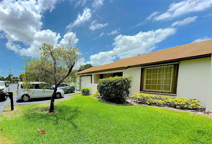 15603 Bottlebrush Cir Delray Beach, FL 33484