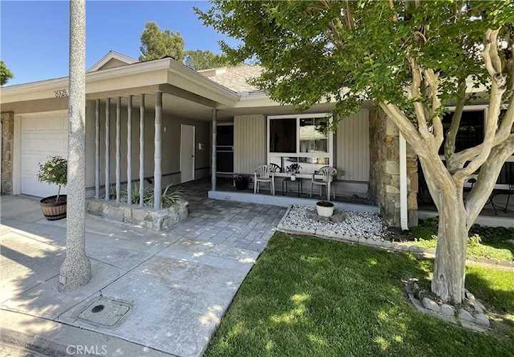 26828 Circle of The Oaks Newhall, CA 91321 | MLS SR23083517 Photo 1