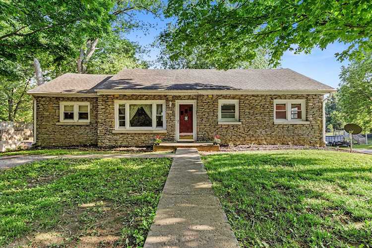 34 Hume Bedford Rd Paris, KY 40361