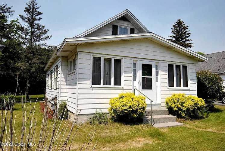 6083 Johnston Rd Slingerlands, NY 12159
