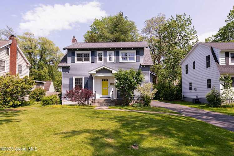 1476 Myron St Niskayuna, NY 12309