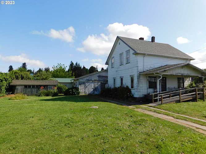 1129 Maryland AVE Myrtle Point, OR 97458