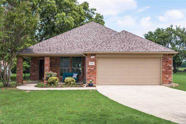 1215 Kiowa Drive E Lake Kiowa, TX 76240