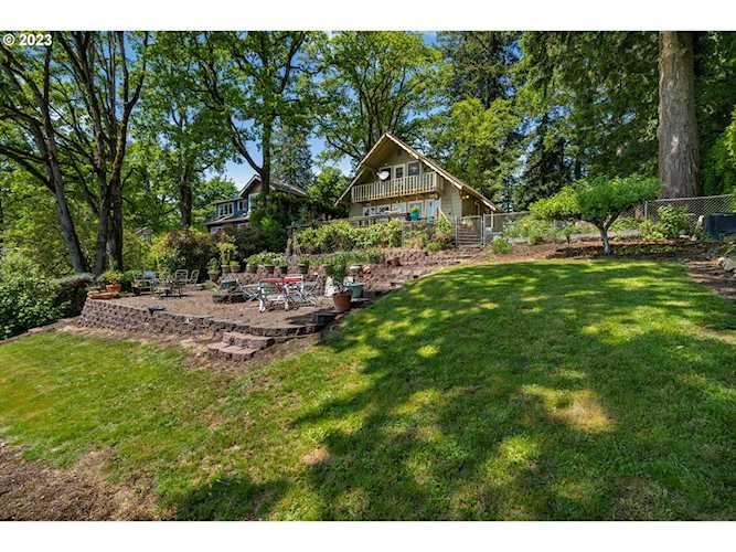 3520 Upper DR Lake Oswego, OR 97035