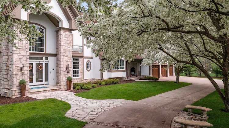 15 Circle W Edina, MN 55436