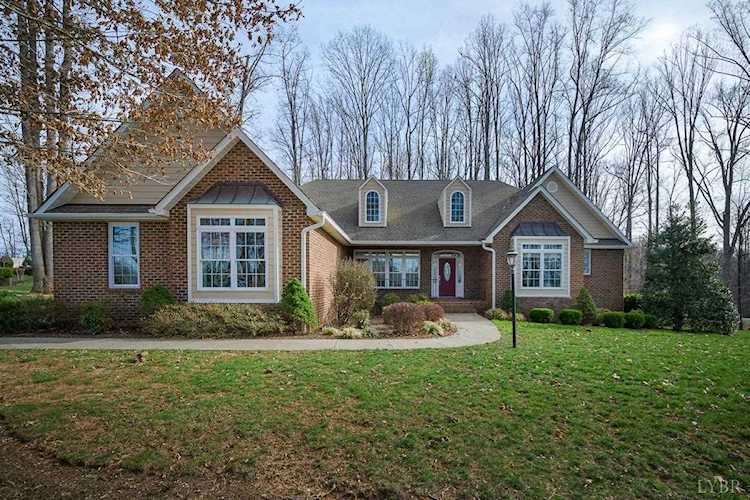 1043 Oak Lawn North Dr Forest, VA 24551