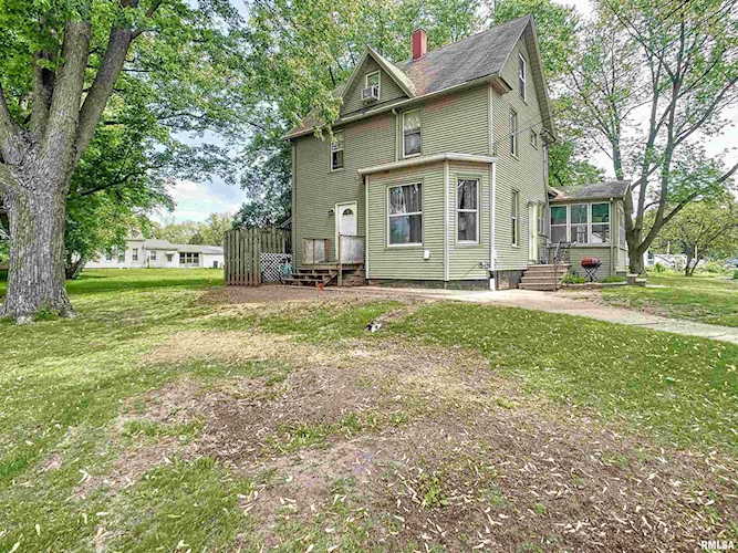 203 6th St Hampton, IL 61256