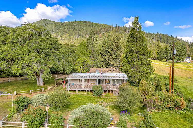 3026 Foots Creek Rd Gold Hill, OR 97525
