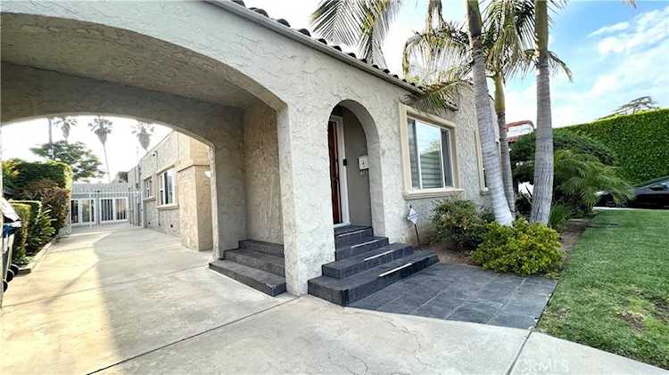 419 N Beachwood Dr Los Angeles, CA 90004