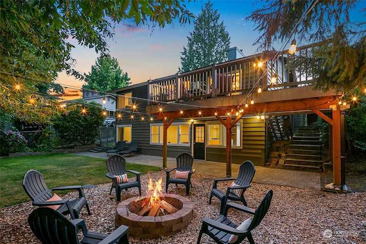 17814 Palatine Ave N Shoreline, WA 98133