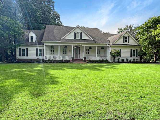 6045 Willoughby Oak Dr Bartlett, TN 38135