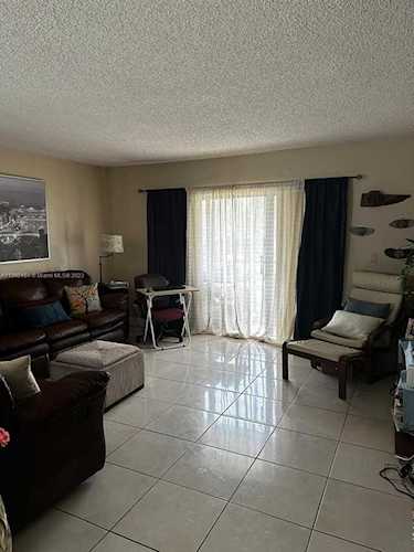 231 Lakeview Dr #101 Weston, FL 33326