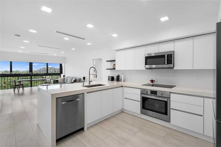 575 Crandon Blvd #807 Key Biscayne, FL 33149