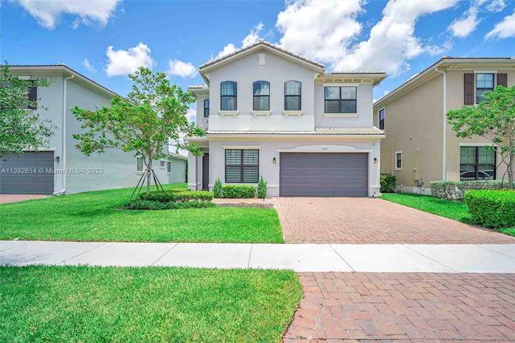 8775 NW 37th Dr Coral Springs, FL 33065
