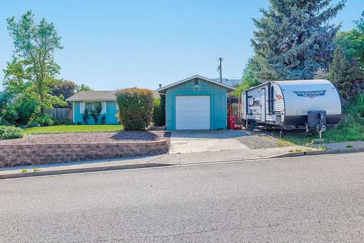 414 Placer St Rogue River, OR 97537
