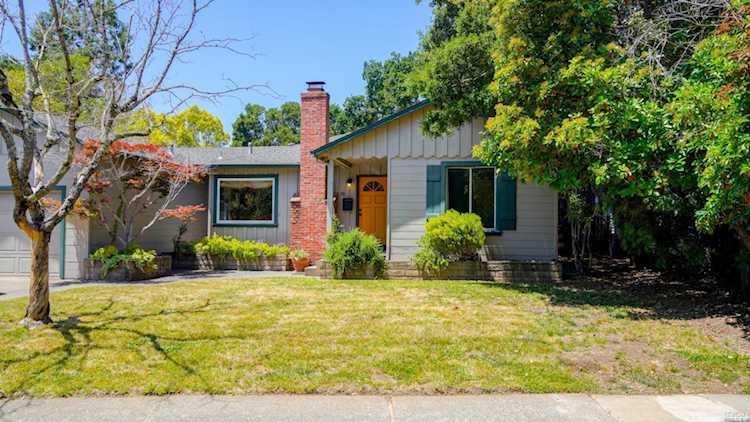 38 Los Alondras Court Novato, CA 94947