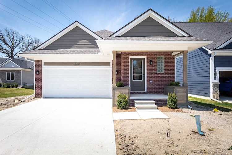 47013 Brookview Dr Chesterfield Twp, MI 48047
