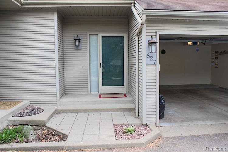 627 Ashley Rochester Hills, MI 48307