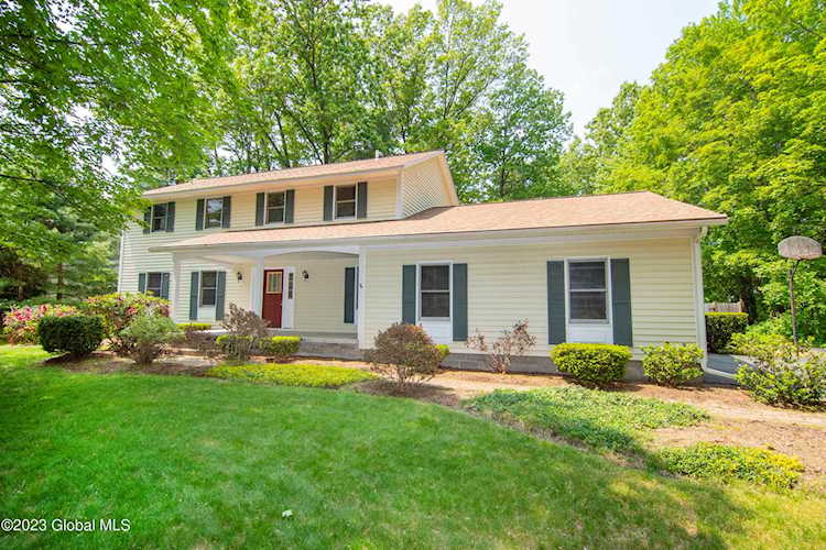 7 Woods Way Clifton Park, NY 12065