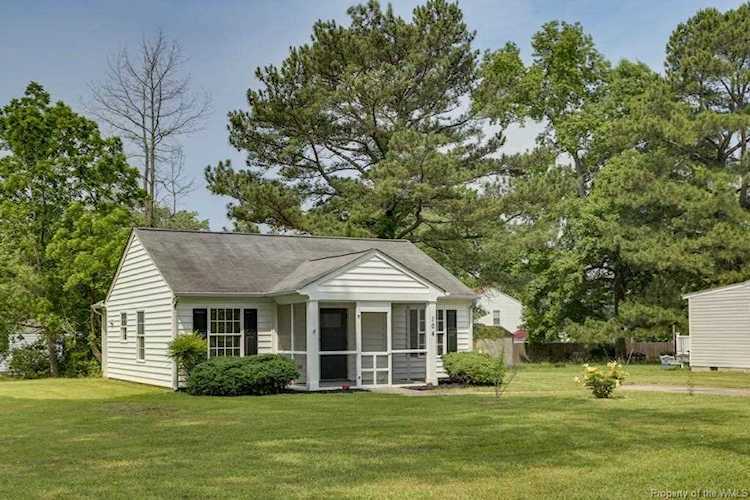 104 First St Yorktown, VA 23692