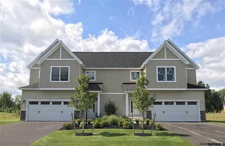 3 Jordan Ct Latham, NY 12110