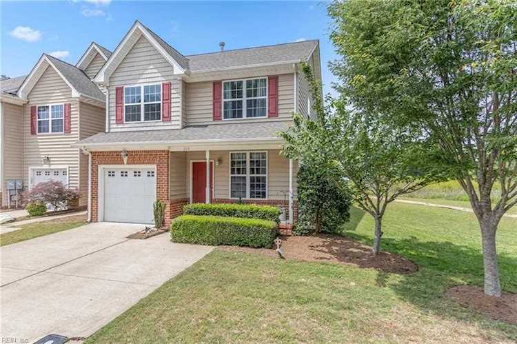 215 Monticello Ct Smithfield, VA 23430