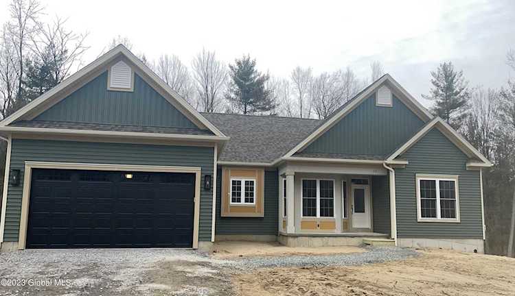 2 Jennifer Ln Ballston Spa, NY 12020