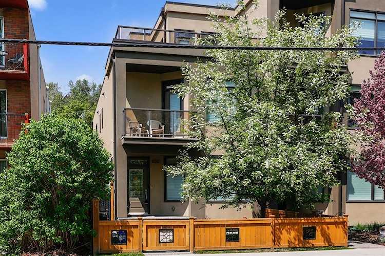 620 3 Ave NW Calgary, AB T2N 0J1