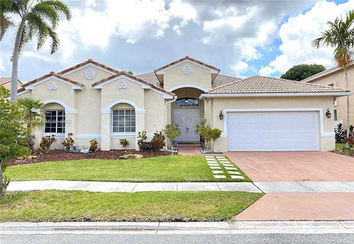 327 SW 188th Ter Pembroke Pines, FL 33029